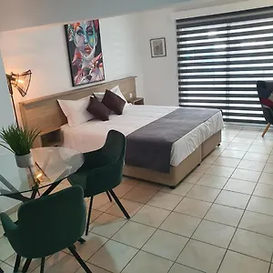 https://larnaca-bay-suites.hotelsatayianapa.com