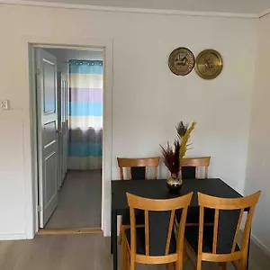  Apartment Lovely 2 Bedroom With Free Parking