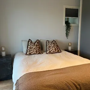 Apartment Fin Leilighet Med Parkering!